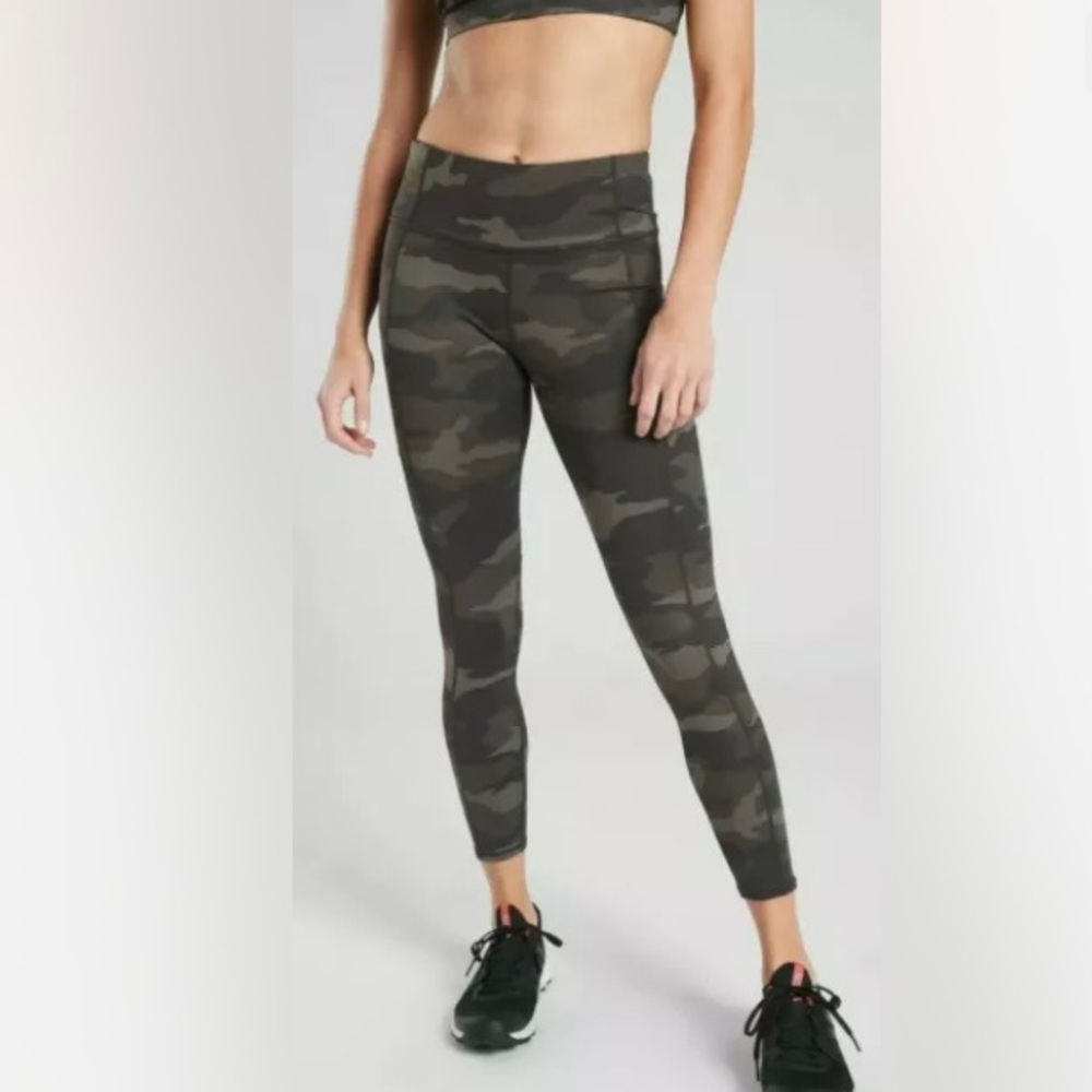 Athleta Women’s Camo Contender Tight Leggings Size Small